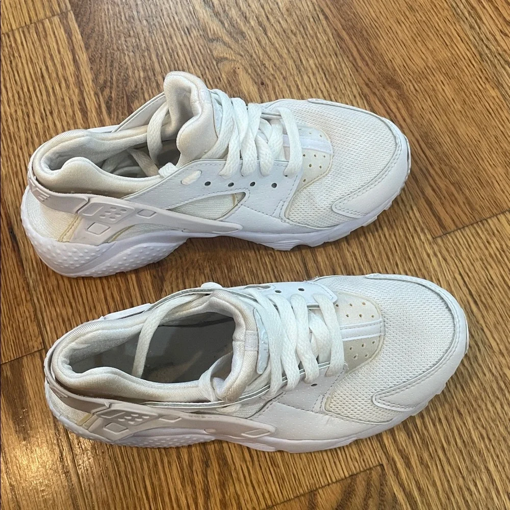 Nike Huarache Triple White Sneakers/Shoes. Size 3.5Y. Excellent Condition.